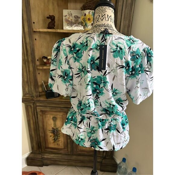 Adrienne Vittadini V Neck Floral Top NWT - Picture 2 of 6